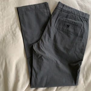 Gap Men’s Straight Fit Lightweight Dress Pant